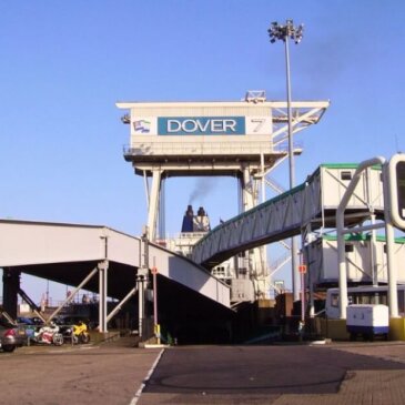Port w Dover uruchamia kioski EES dla pasażerów autokarów i tablety dla samochodów