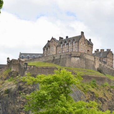 Szkocja zatwierdza ustawę o opłatach dla odwiedzających, która umożliwia miastom opodatkowanie turystów w 2026 r.