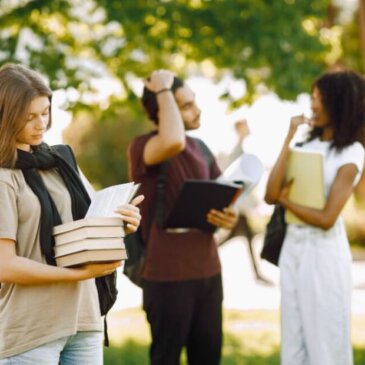 Brytyjskie uniwersytety borykają się z trudnościami finansowymi, ponieważ liczba zagranicznych wiz studenckich osiągnęła najniższy poziom od 20 lat